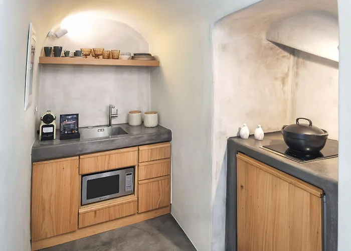 Halcyon Days Pýrgos