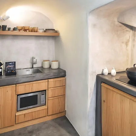 Halcyon Days Pýrgos