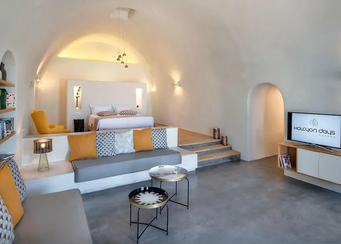 Halcyon Days Aparthotel 4*