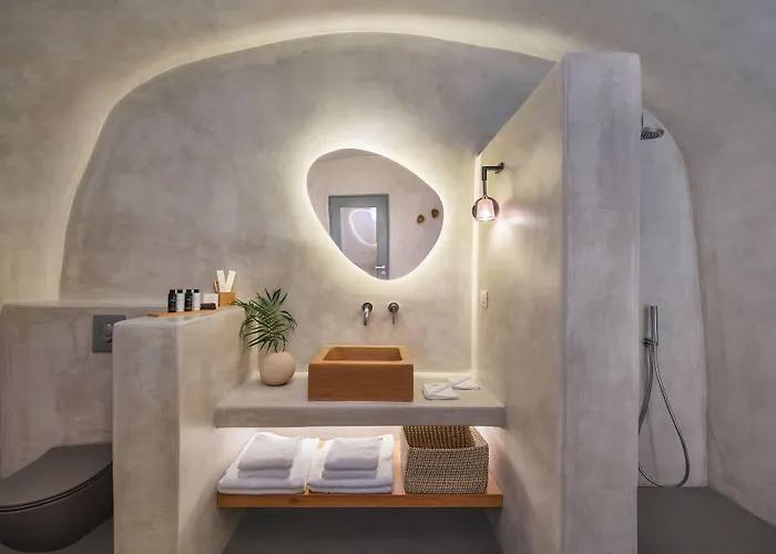 Halcyon Days Aparthotel 4*